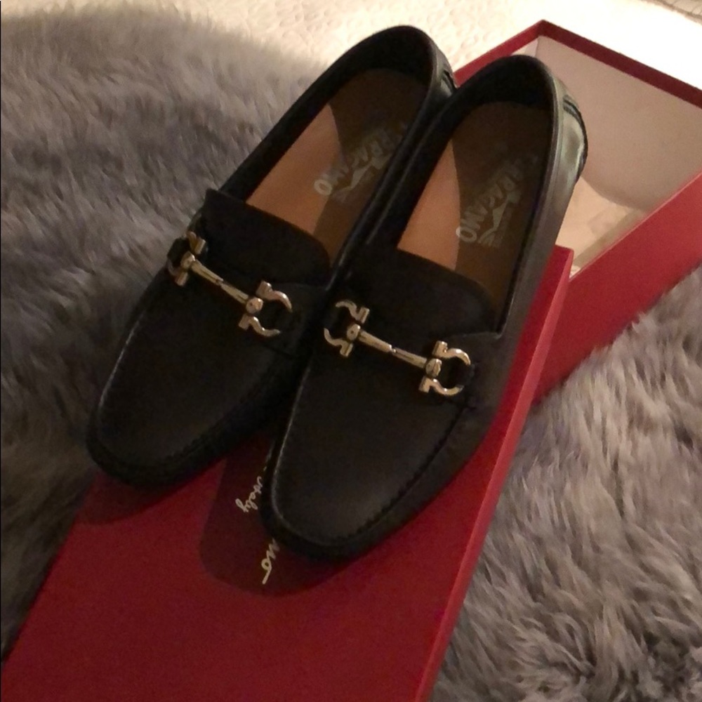 Stunning Ferragamo Flats -New With Tags - Picture 3 of 8